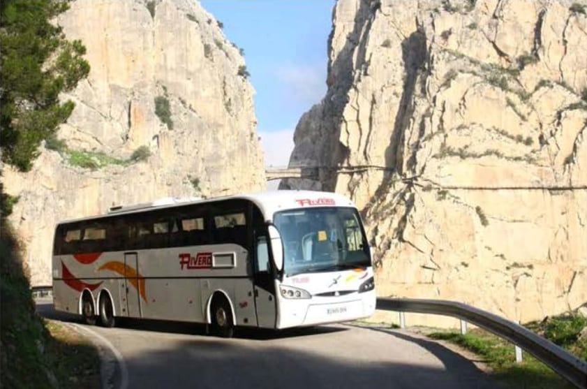 Autobús lanzadera que lleva al Caminito del Rey